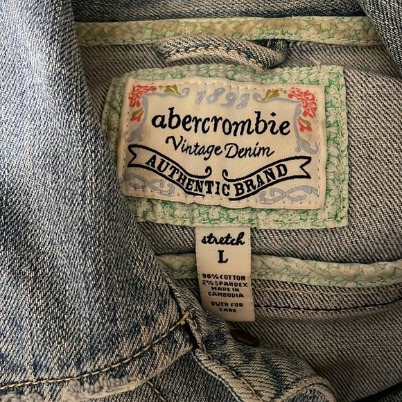 abercrombie kids light wash denim jacket - Picture 3 of 7